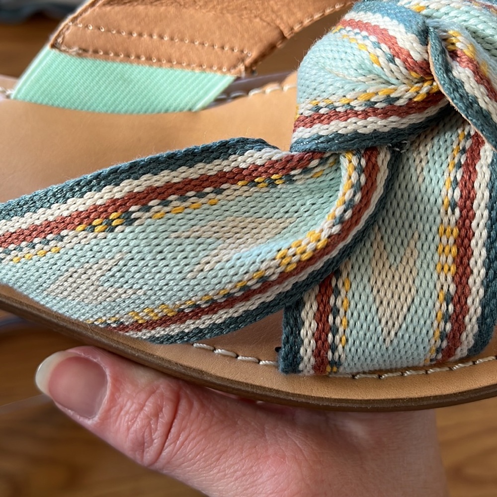 Universal Thread Sandals HP! 🥳 - Picture 5 of 6